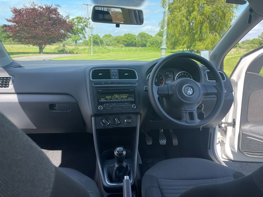 VOLKSWAGEN POLO