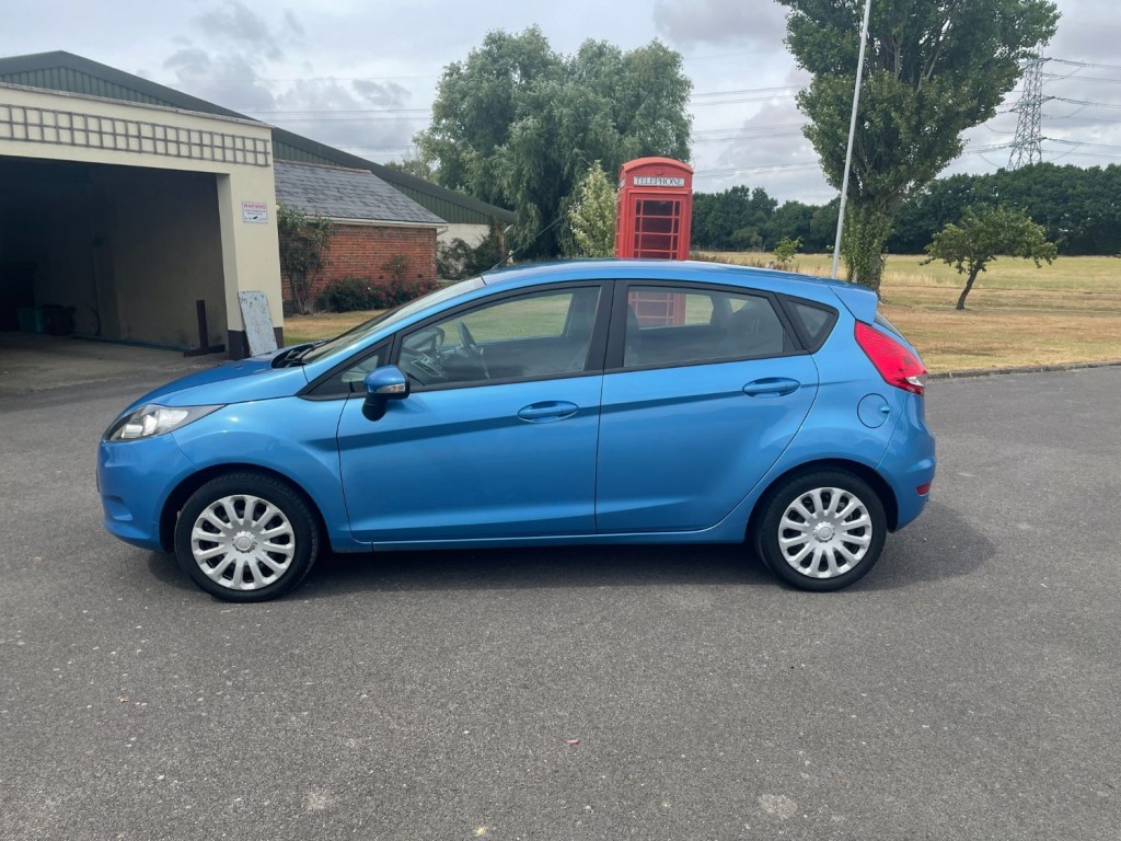 View FORD FIESTA EDGE