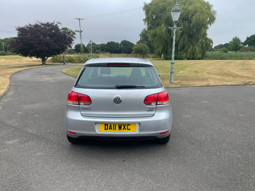 VOLKSWAGEN GOLF
