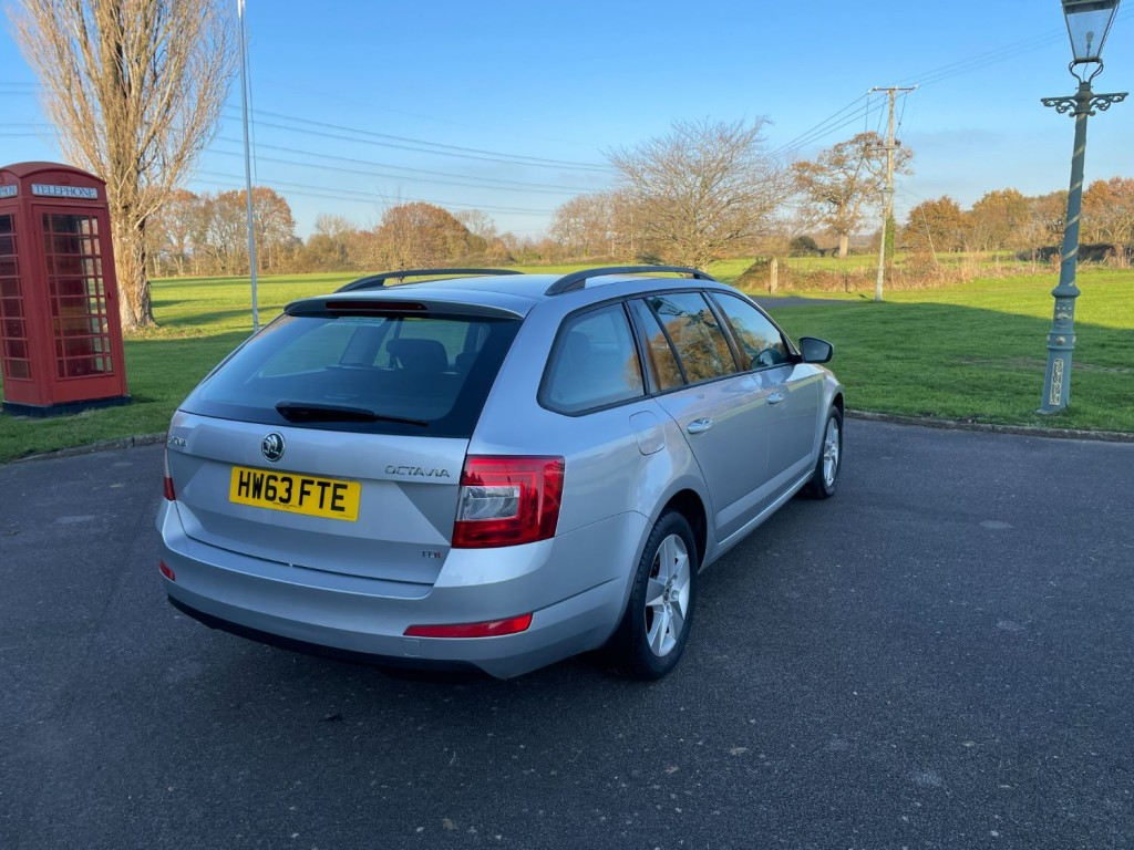 View SKODA OCTAVIA 2.0 TDI SE Euro 5 ss 5dr