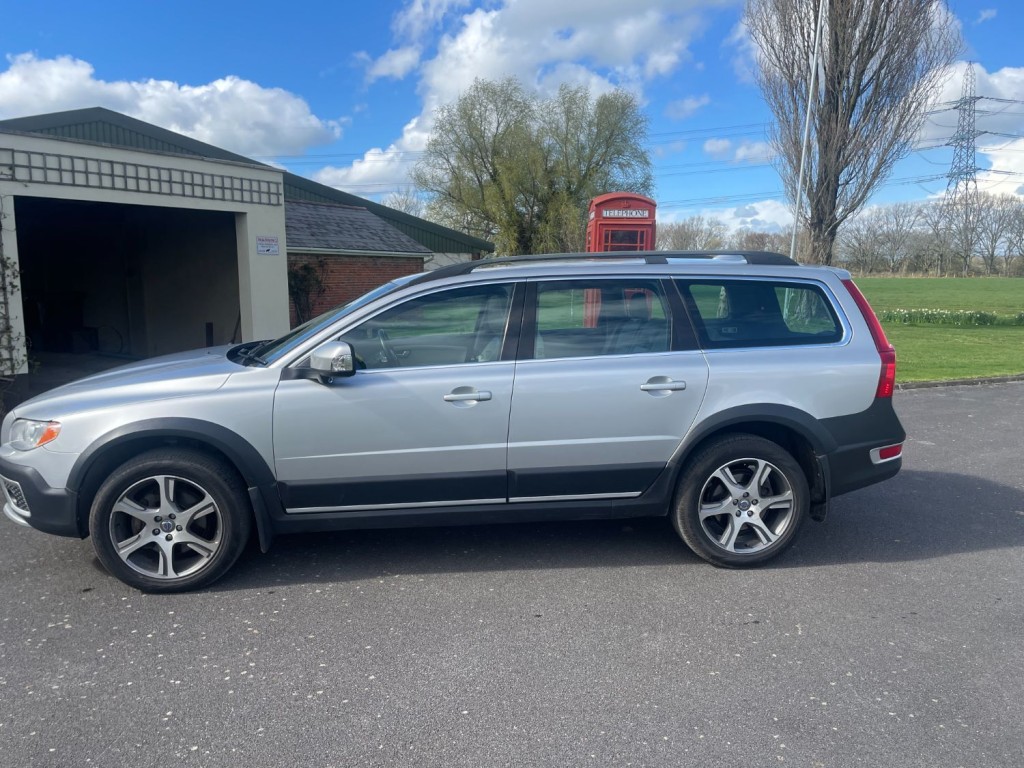 View VOLVO XC70 D5 SE LUX AWD