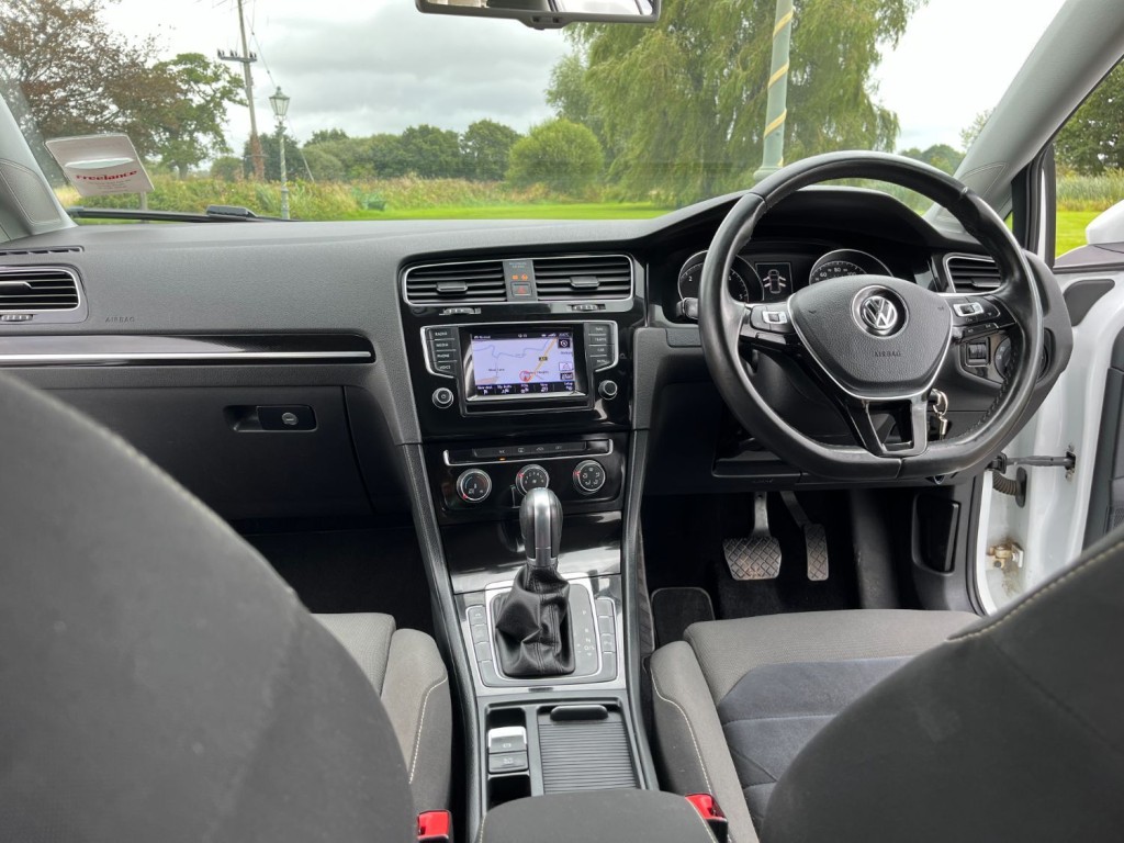 VOLKSWAGEN GOLF