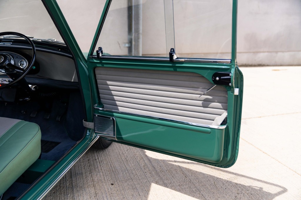 AUSTIN MINI