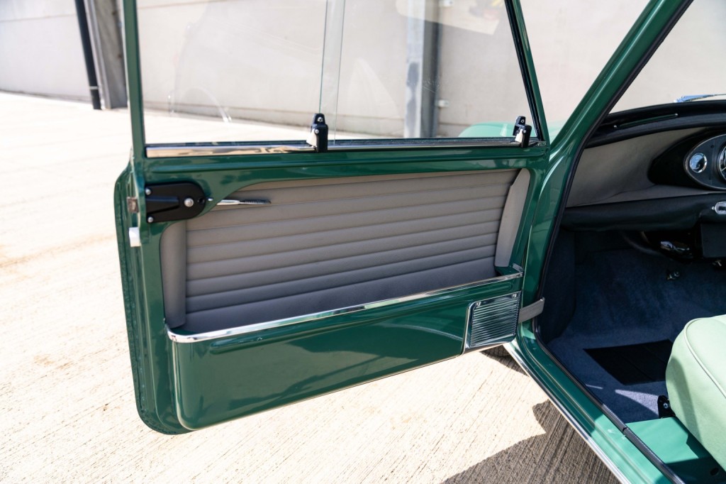 AUSTIN MINI