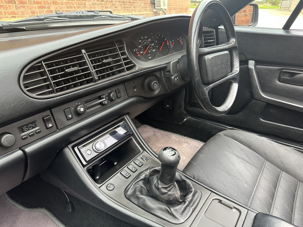 PORSCHE 944