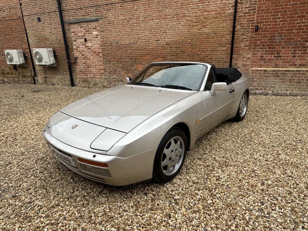 PORSCHE 944