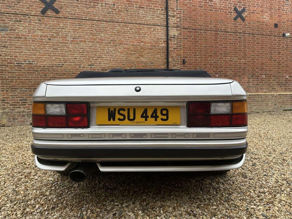 PORSCHE 944
