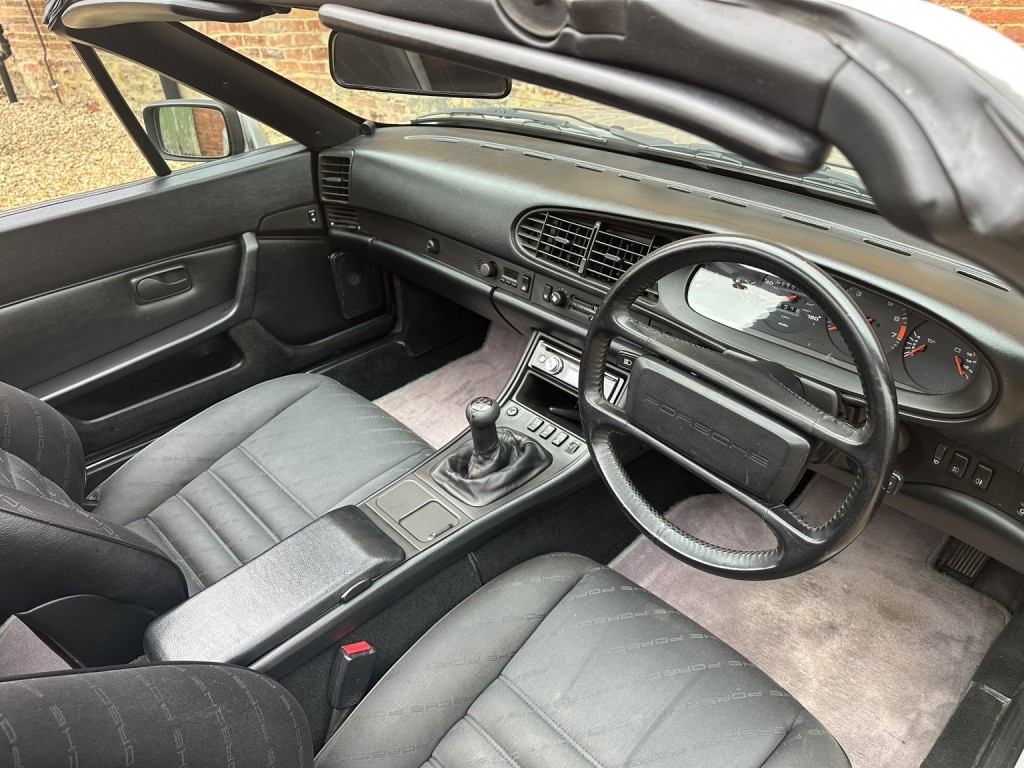 PORSCHE 944