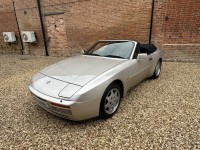 PORSCHE 944