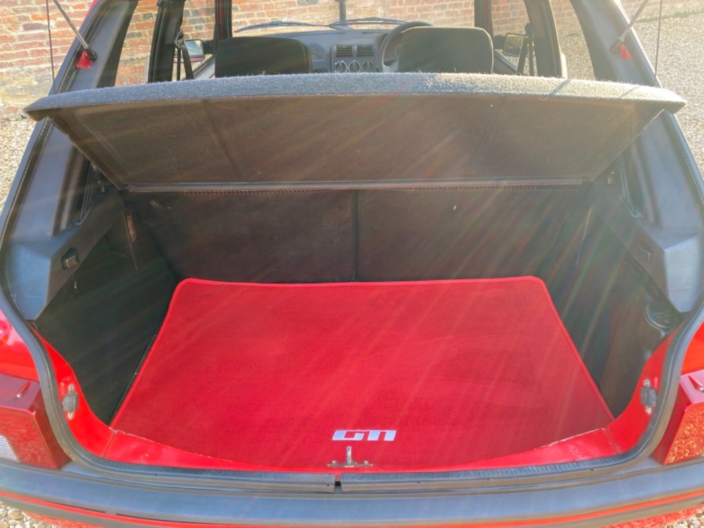 PEUGEOT 205