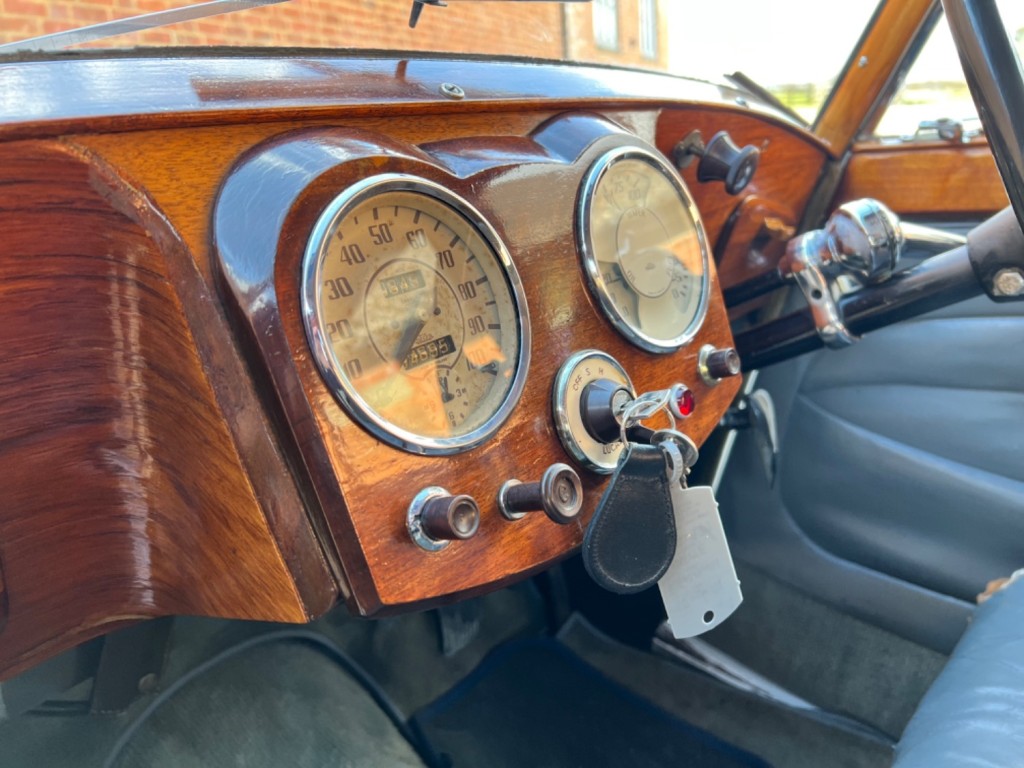 TRIUMPH 2000