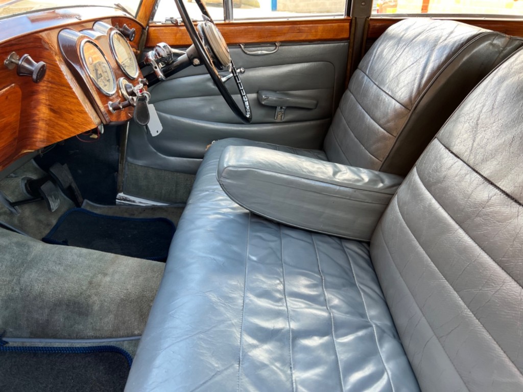 TRIUMPH 2000