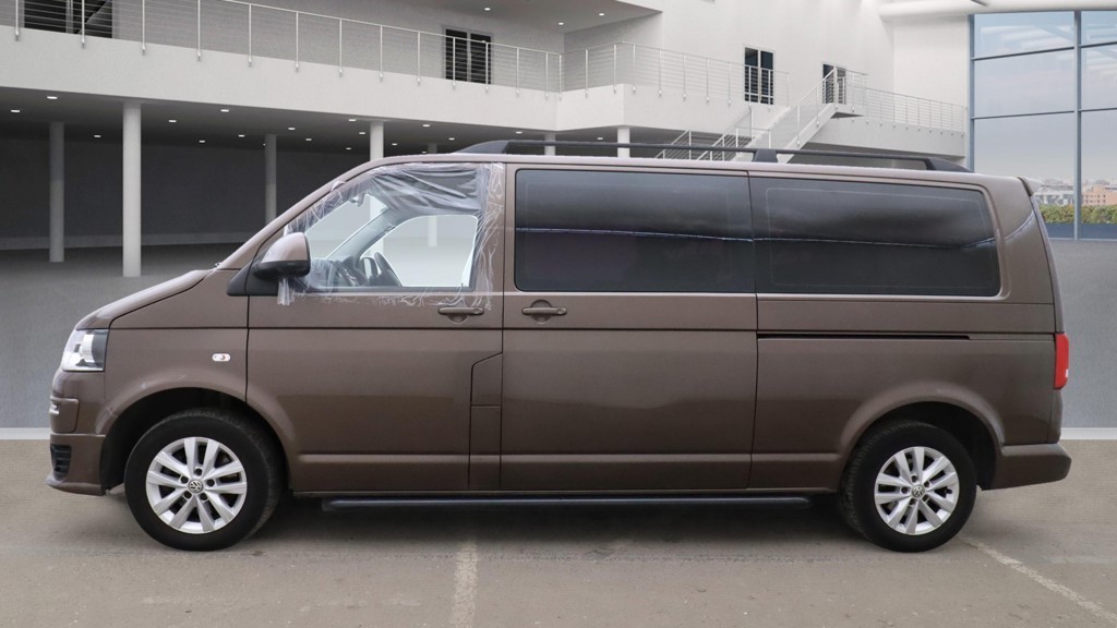 View VOLKSWAGEN TRANSPORTER 2.0 TDI 140 BHP T30 7SPD DSG AUTOMATIC  9 SEATER SHUTTLE SE ** NO VAT **