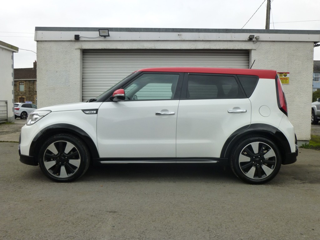 View KIA SOUL 1.6 CRDi 126 BHP Mixx LTD EDITION EURO5 SUV