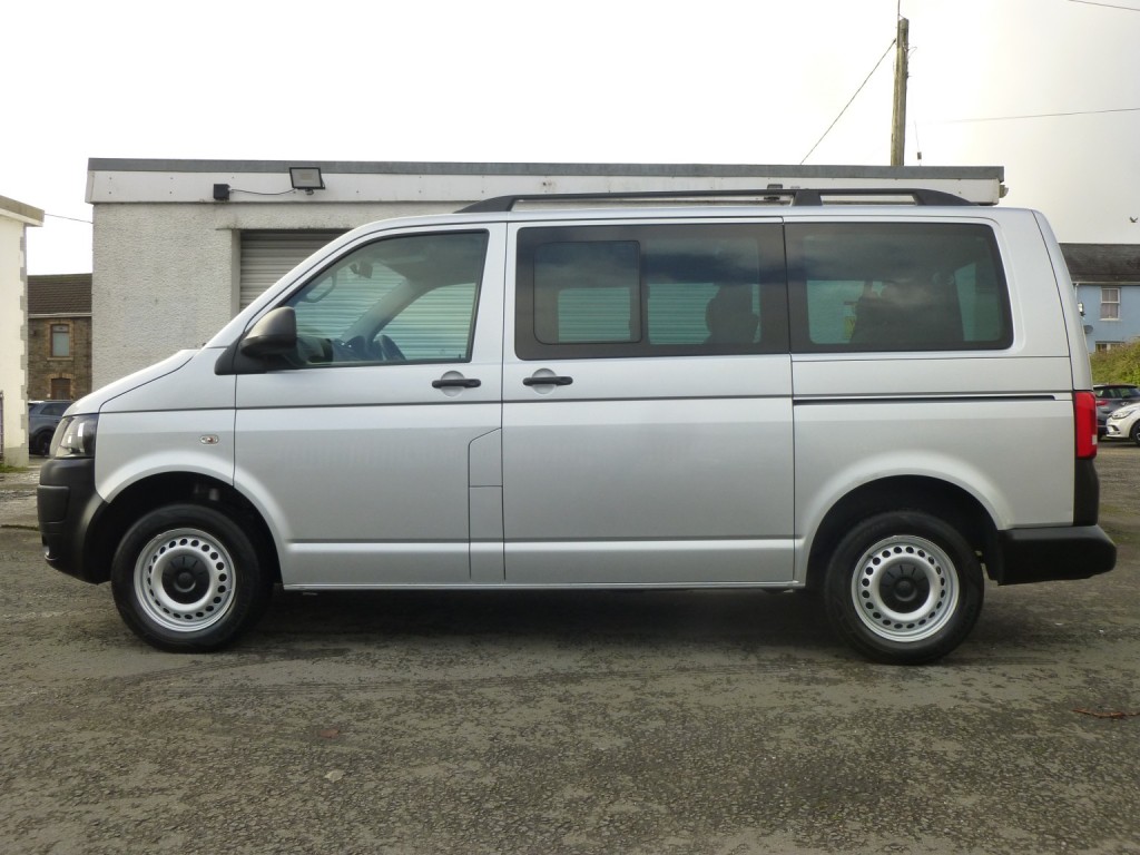 View VOLKSWAGEN TRANSPORTER 2.0 TDi [84] T30 S 8 STR SHUTTLE SWB ** NO VAT ** 5 SPD+AIR CON+1 OWNER+EURO5