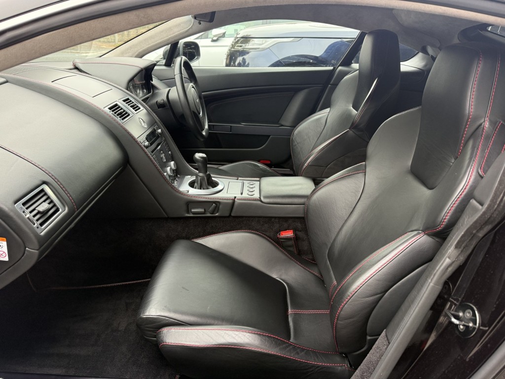 ASTON MARTIN VANTAGE