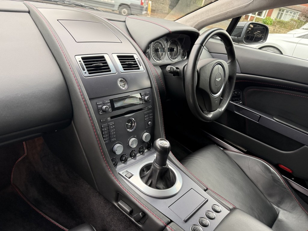 ASTON MARTIN VANTAGE