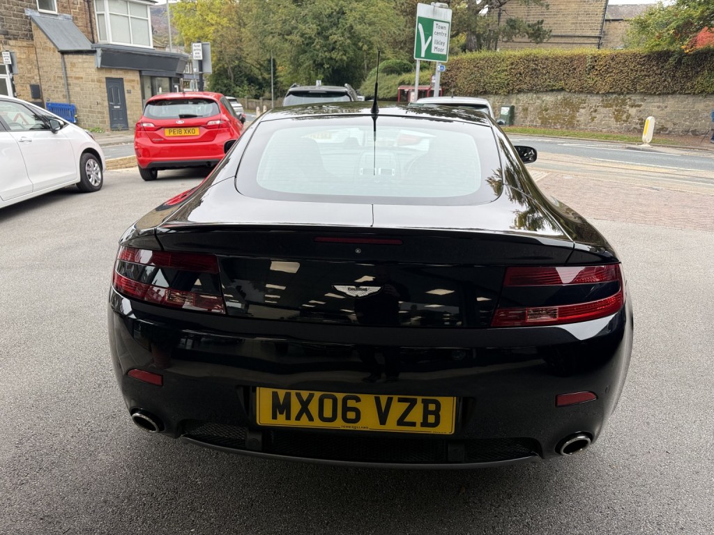 ASTON MARTIN VANTAGE