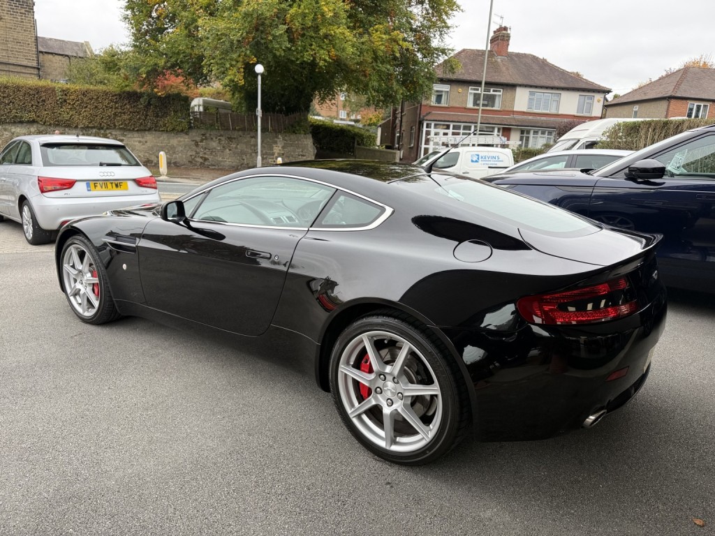 ASTON MARTIN VANTAGE
