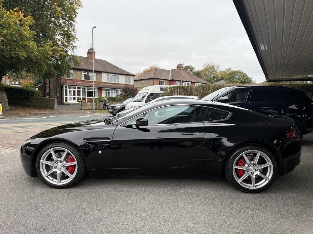 ASTON MARTIN VANTAGE
