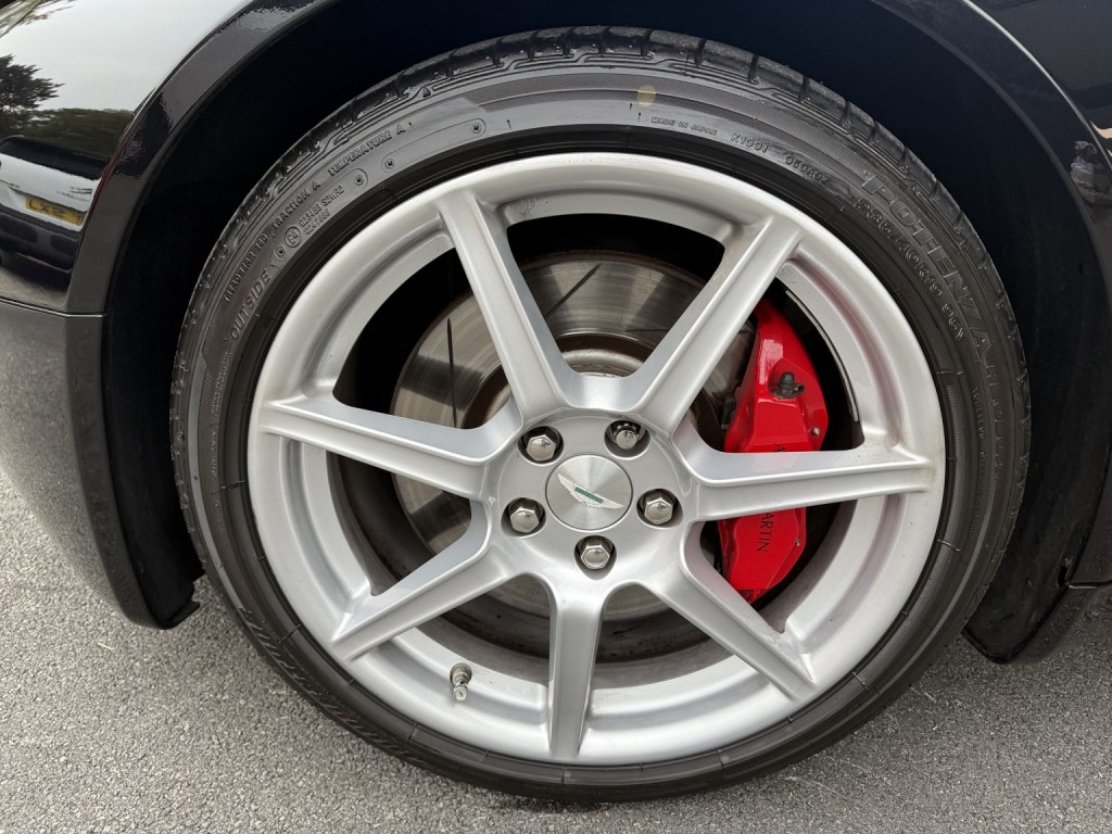 ASTON MARTIN VANTAGE