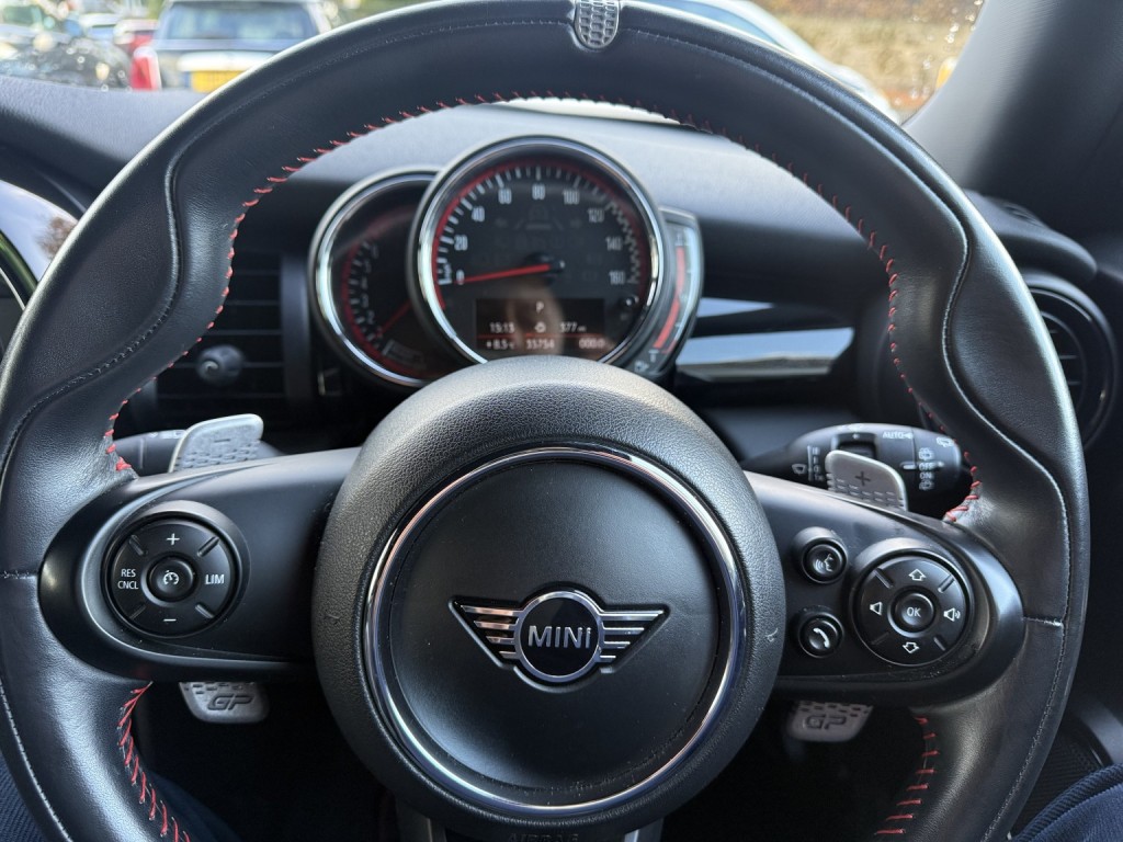 MINI HATCH