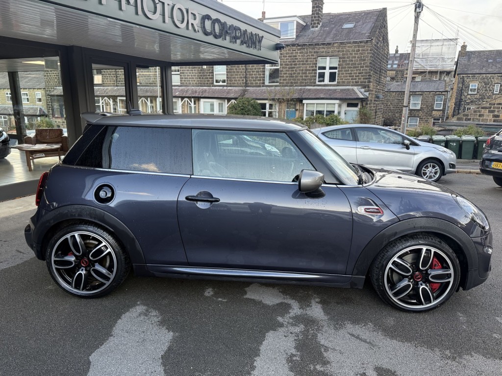 MINI HATCH