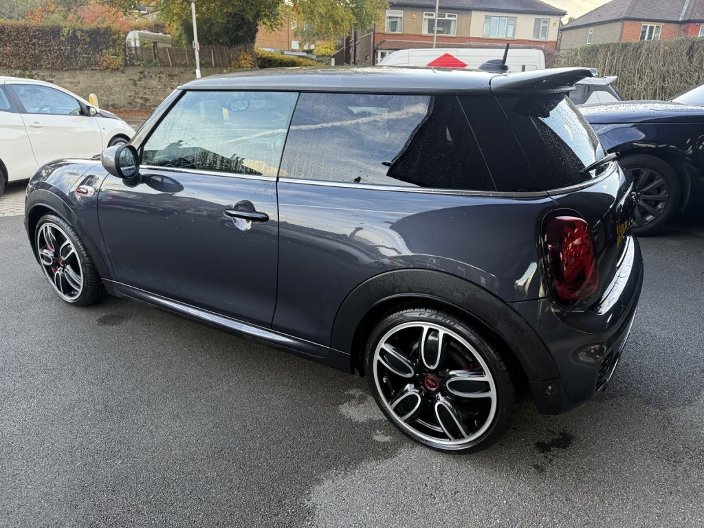 MINI HATCH