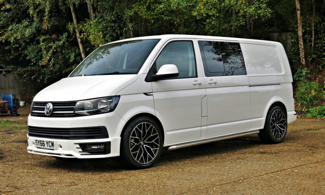 VOLKSWAGEN TRANSPORTER KOMBI