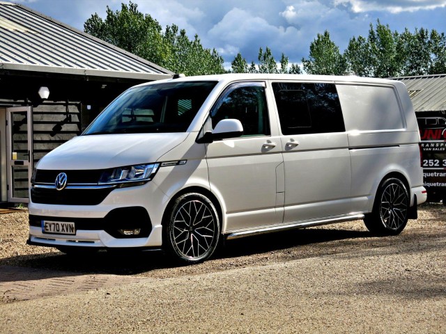 VOLKSWAGEN TRANSPORTER KOMBI