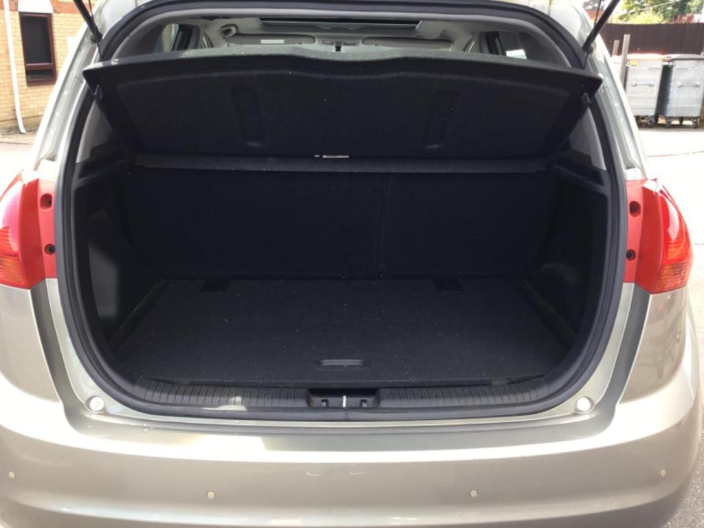 KIA VENGA