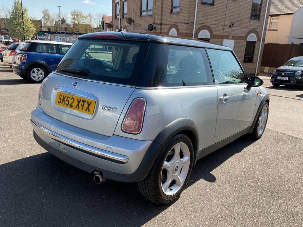 MINI HATCH