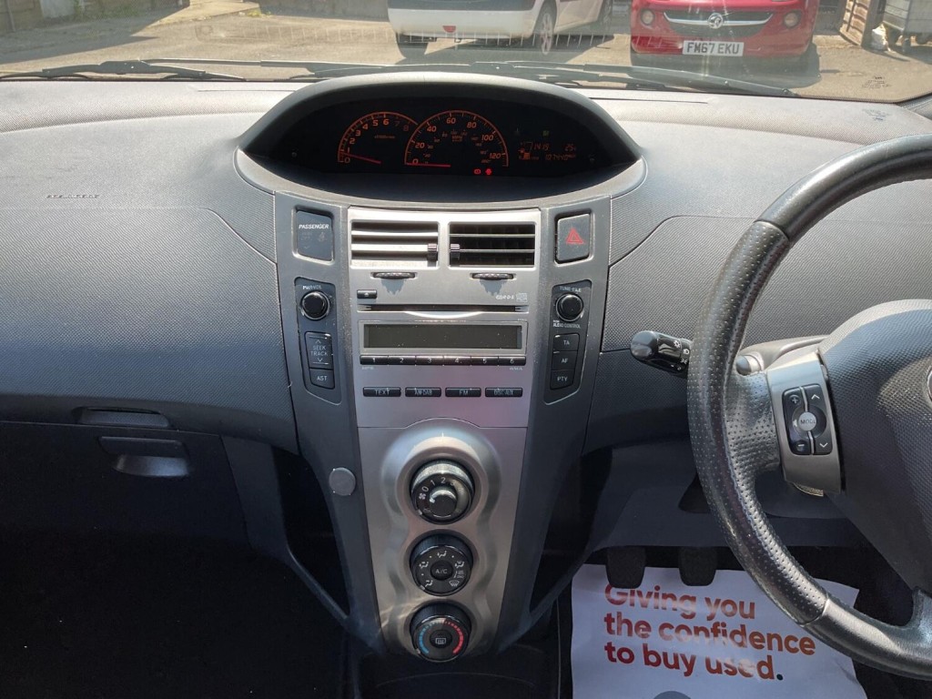 TOYOTA YARIS