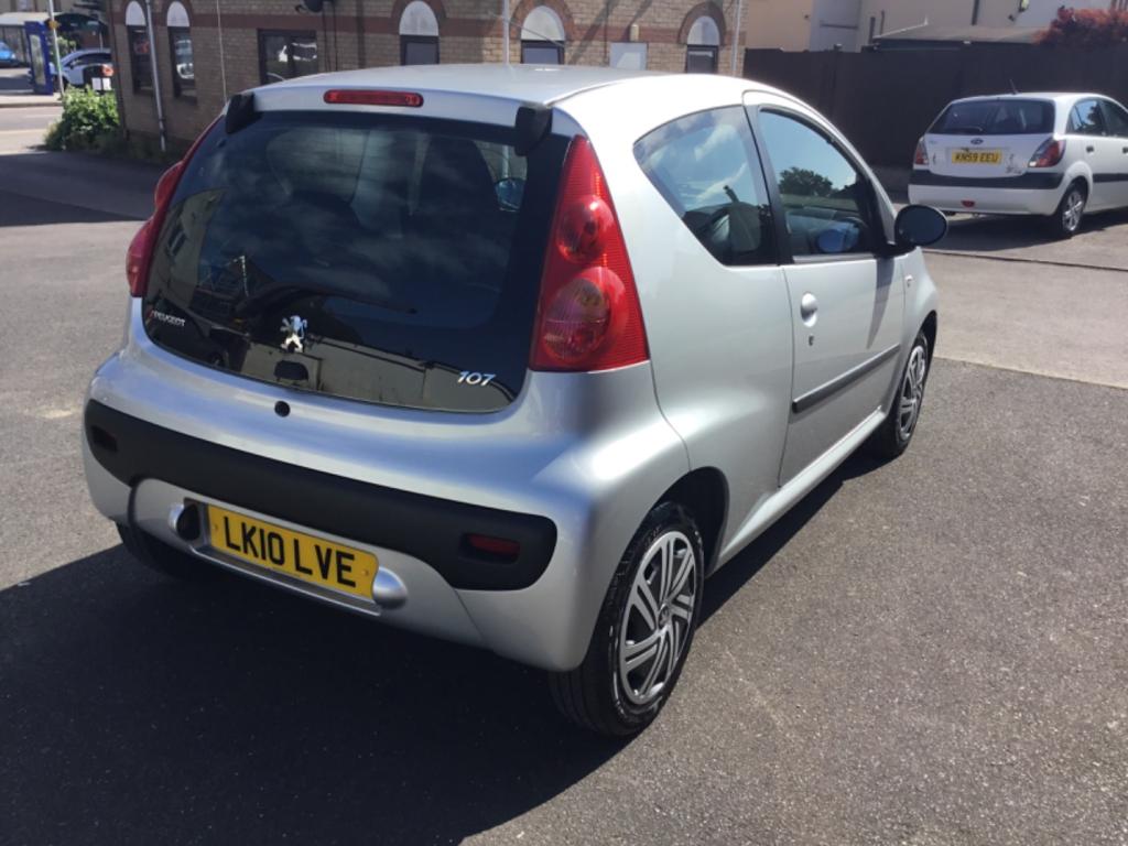 PEUGEOT 107