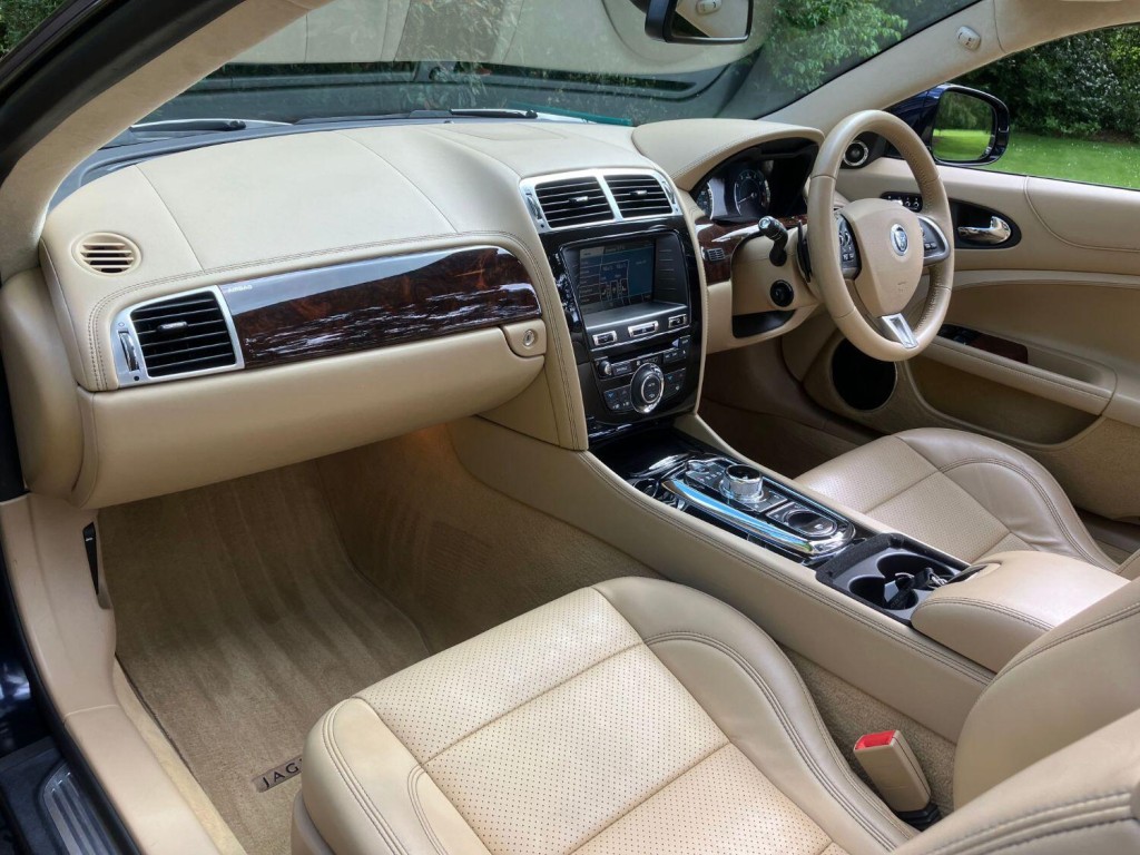 View JAGUAR XK 5.0 V8 Portfolio