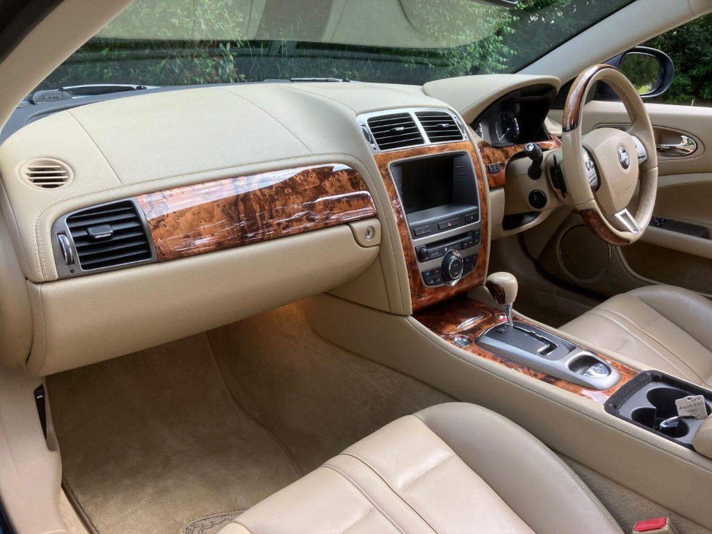 View JAGUAR XK 4.2 V8