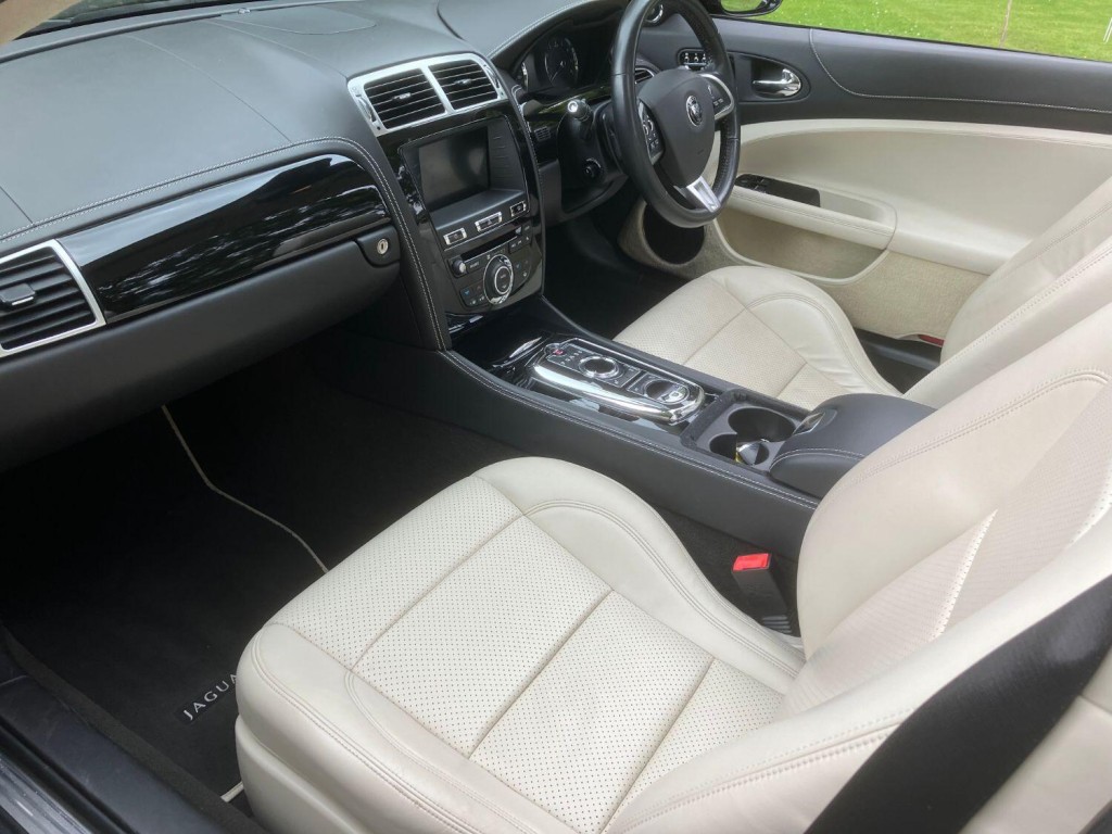 View JAGUAR XK 5.0 V8 Signature