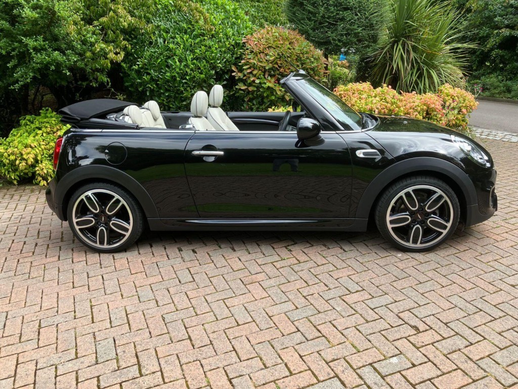 View MINI CONVERTIBLE 1.5 Cooper Convertible