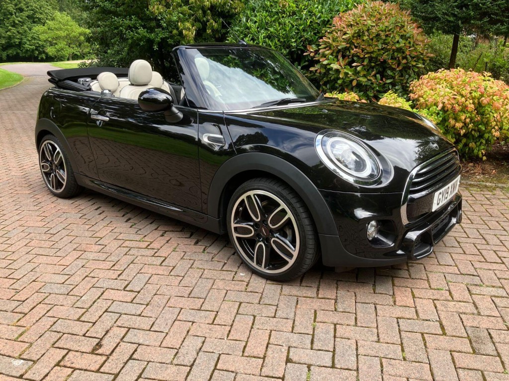 View MINI CONVERTIBLE 1.5 Cooper Convertible