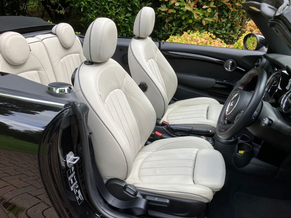 View MINI CONVERTIBLE 1.5 Cooper Convertible