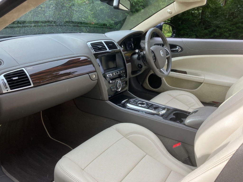 View JAGUAR XK 5.0 V8 Portfolio