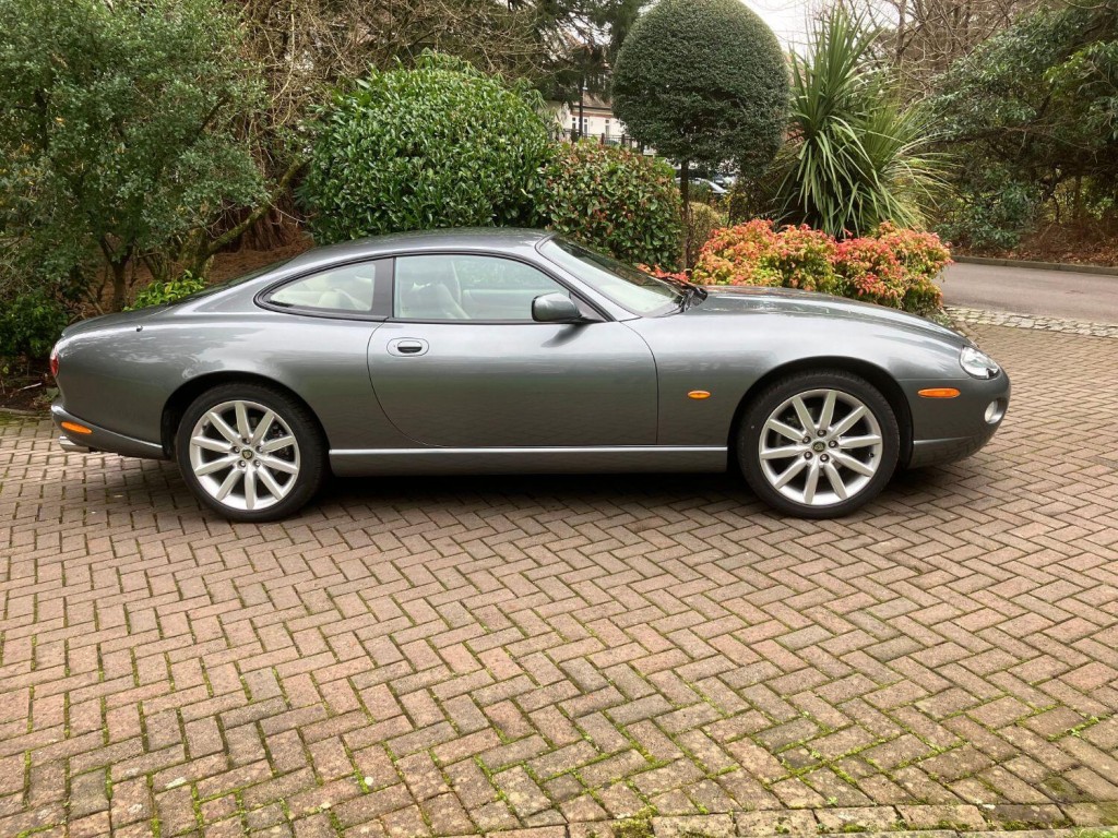 View JAGUAR XK8 4.2