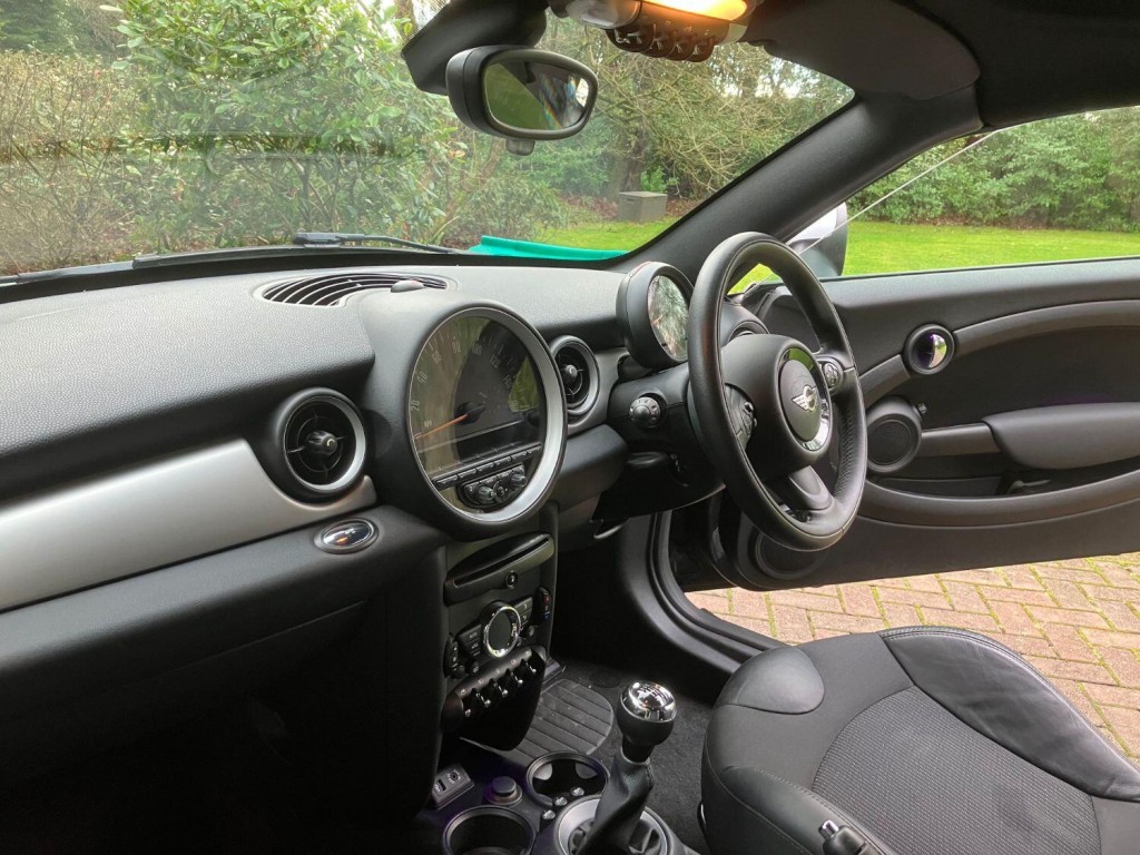 View MINI COUPE 1.6 Cooper Coupe