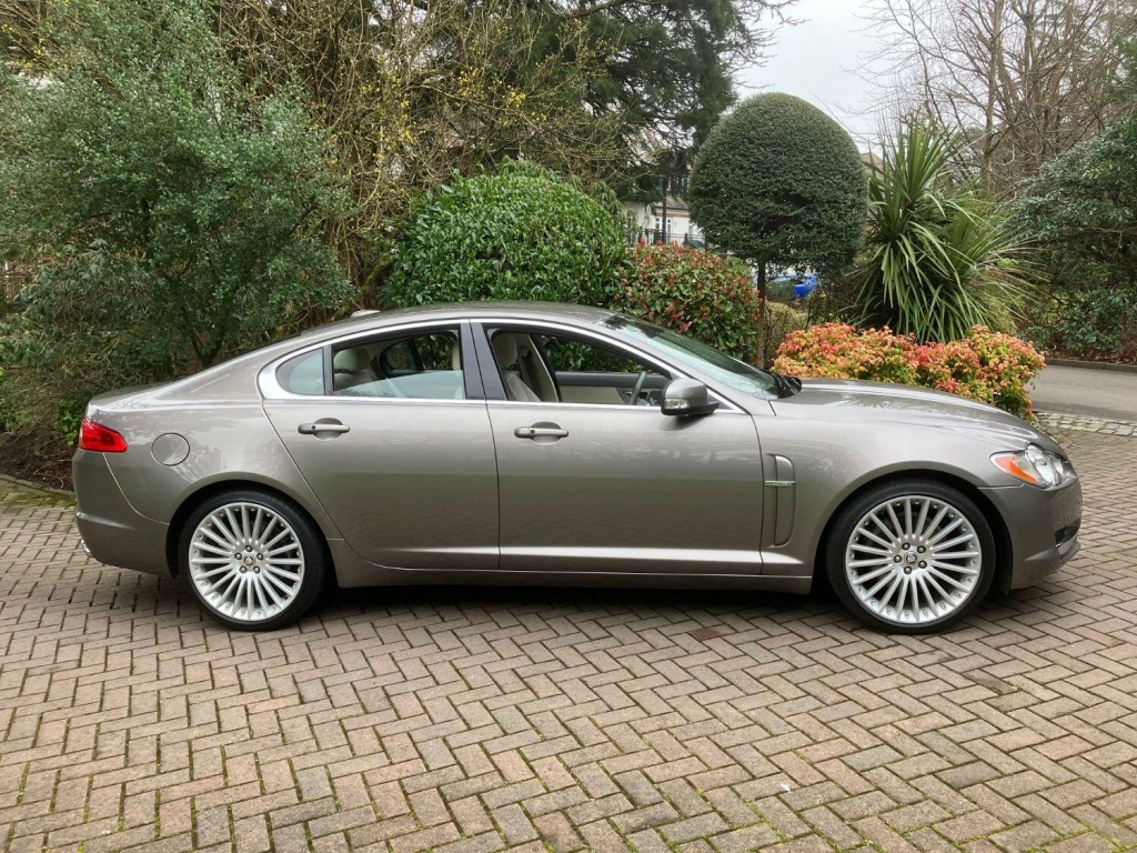 View JAGUAR XF 4.2 V8 Premium Luxury