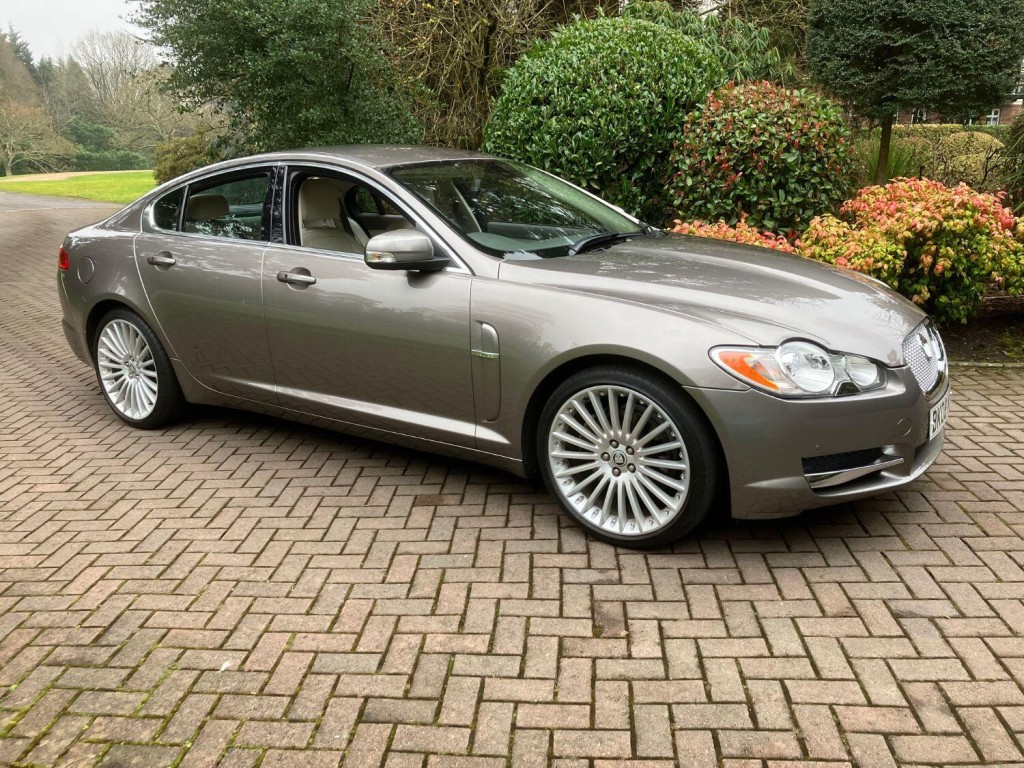 View JAGUAR XF 4.2 V8 Premium Luxury