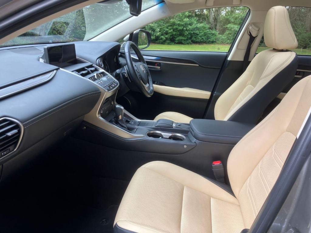 View LEXUS NX 2.5 300h Premier