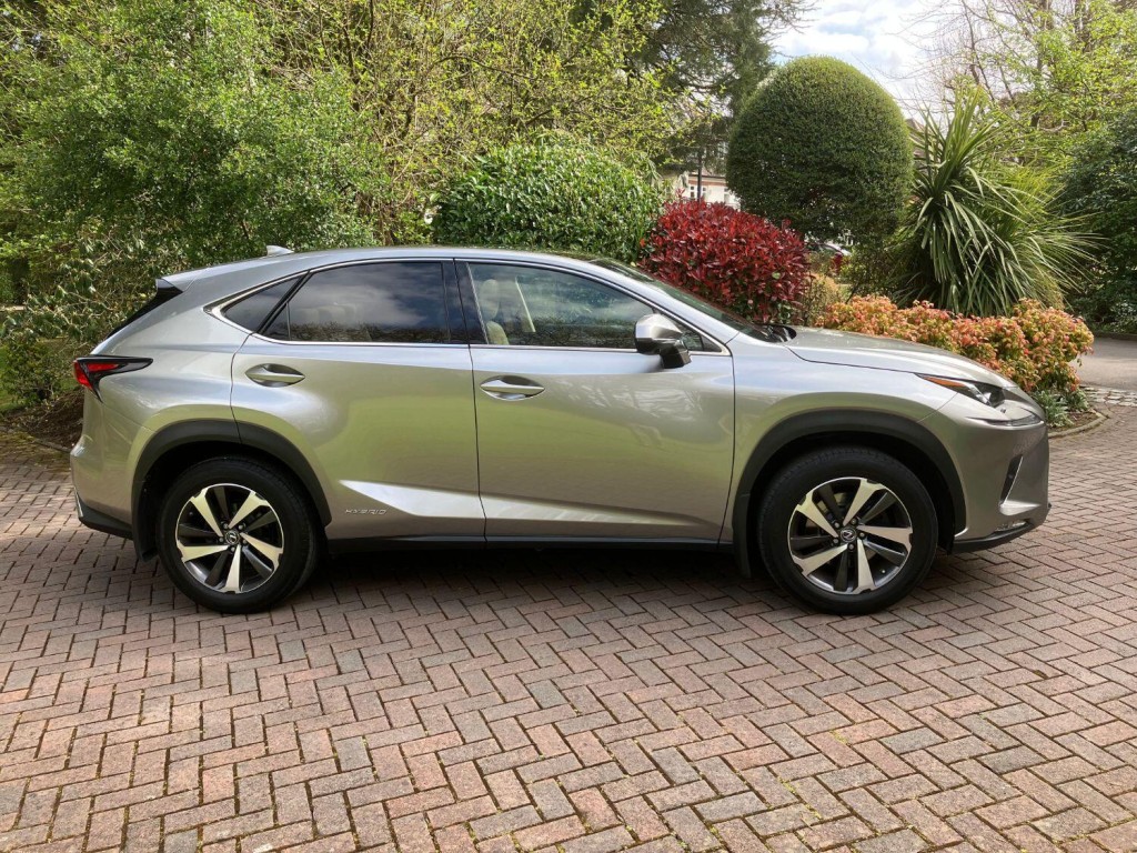 View LEXUS NX 2.5 300h Premier