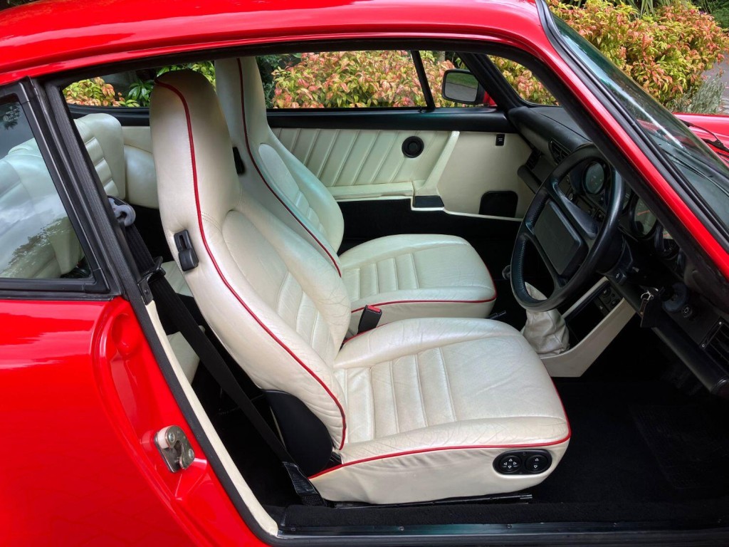 View PORSCHE 911 3.2 Carrera Sport