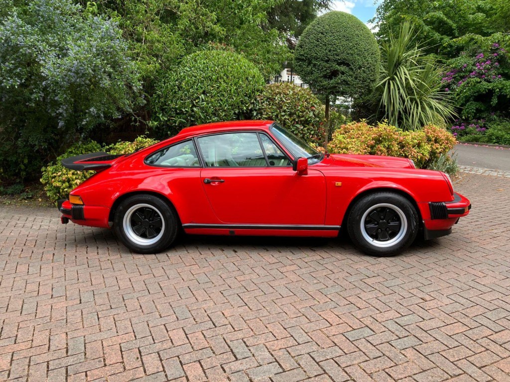 View PORSCHE 911 3.2 Carrera Sport