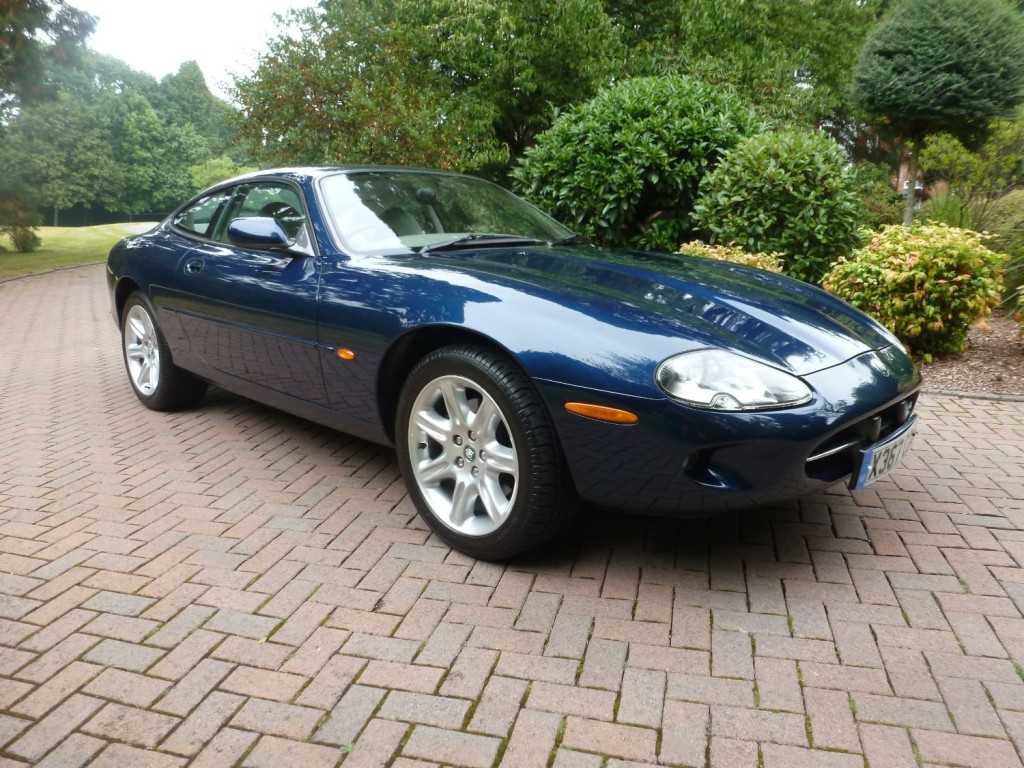 View JAGUAR XK8 V8 Auto